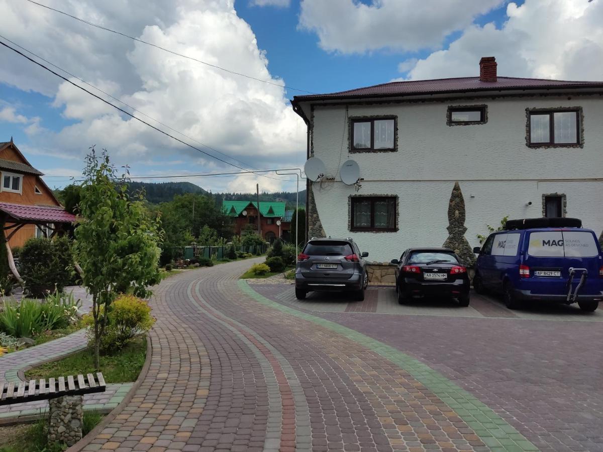 Апартаменти "У Кузьмича" 1 Mykulychyn Ngoại thất bức ảnh